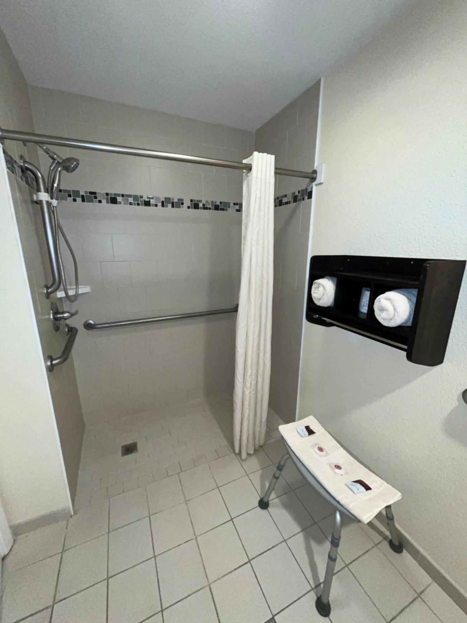 לייקוויו Oregon Trail Inn And Suites מראה חיצוני תמונה