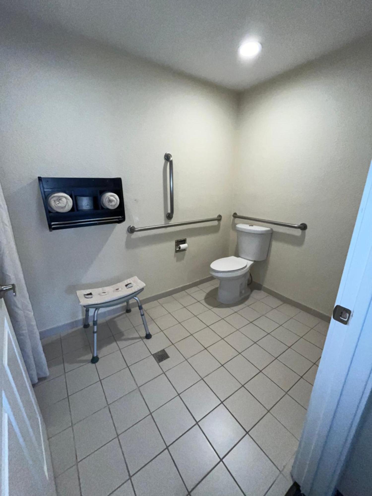 לייקוויו Oregon Trail Inn And Suites מראה חיצוני תמונה