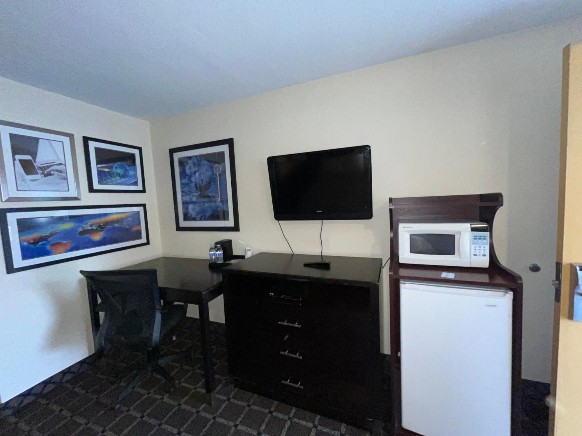 לייקוויו Oregon Trail Inn And Suites מראה חיצוני תמונה