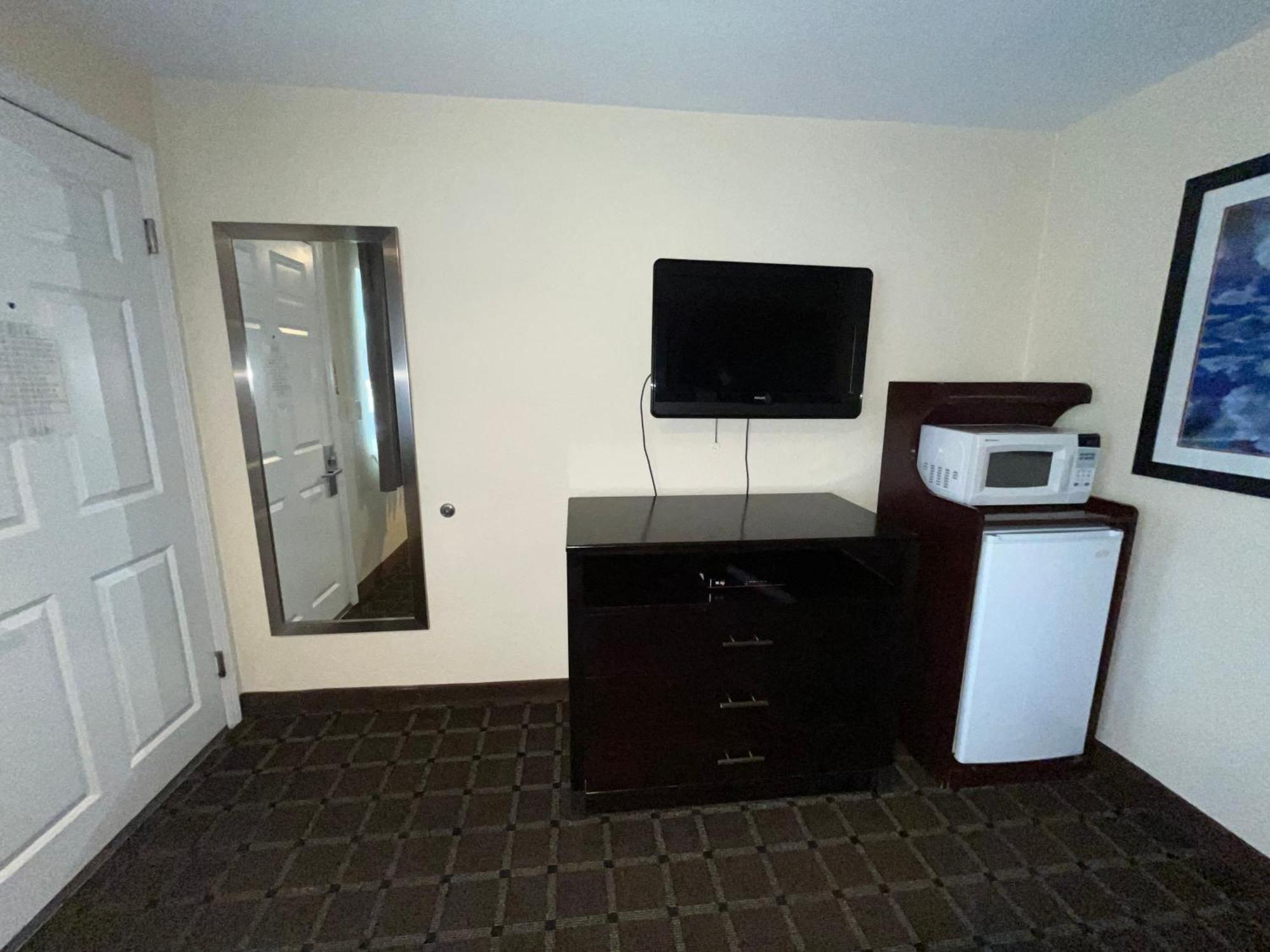 לייקוויו Oregon Trail Inn And Suites מראה חיצוני תמונה