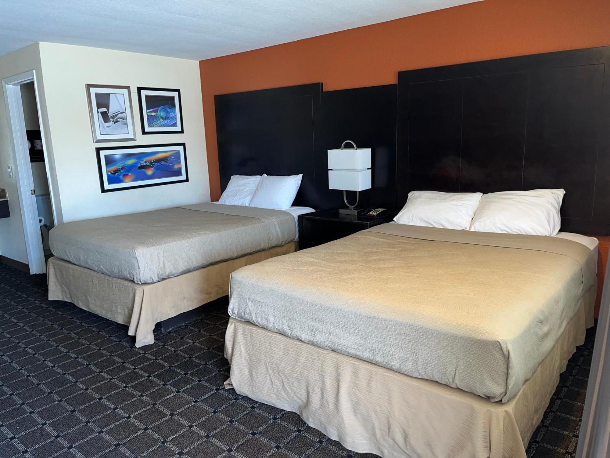 לייקוויו Oregon Trail Inn And Suites מראה חיצוני תמונה