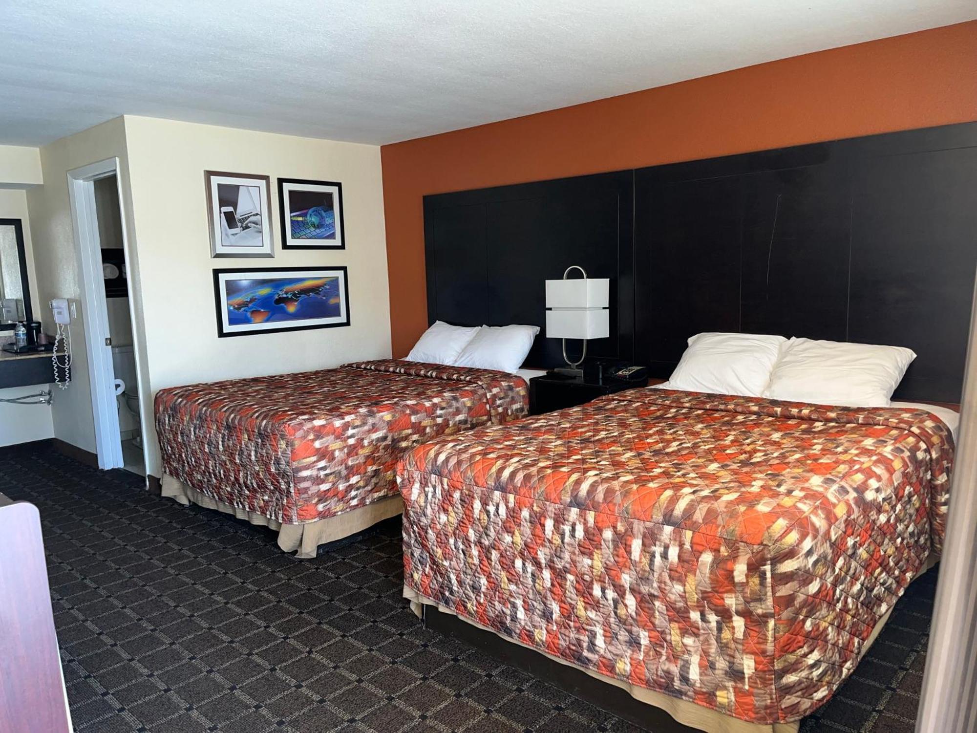 לייקוויו Oregon Trail Inn And Suites מראה חיצוני תמונה